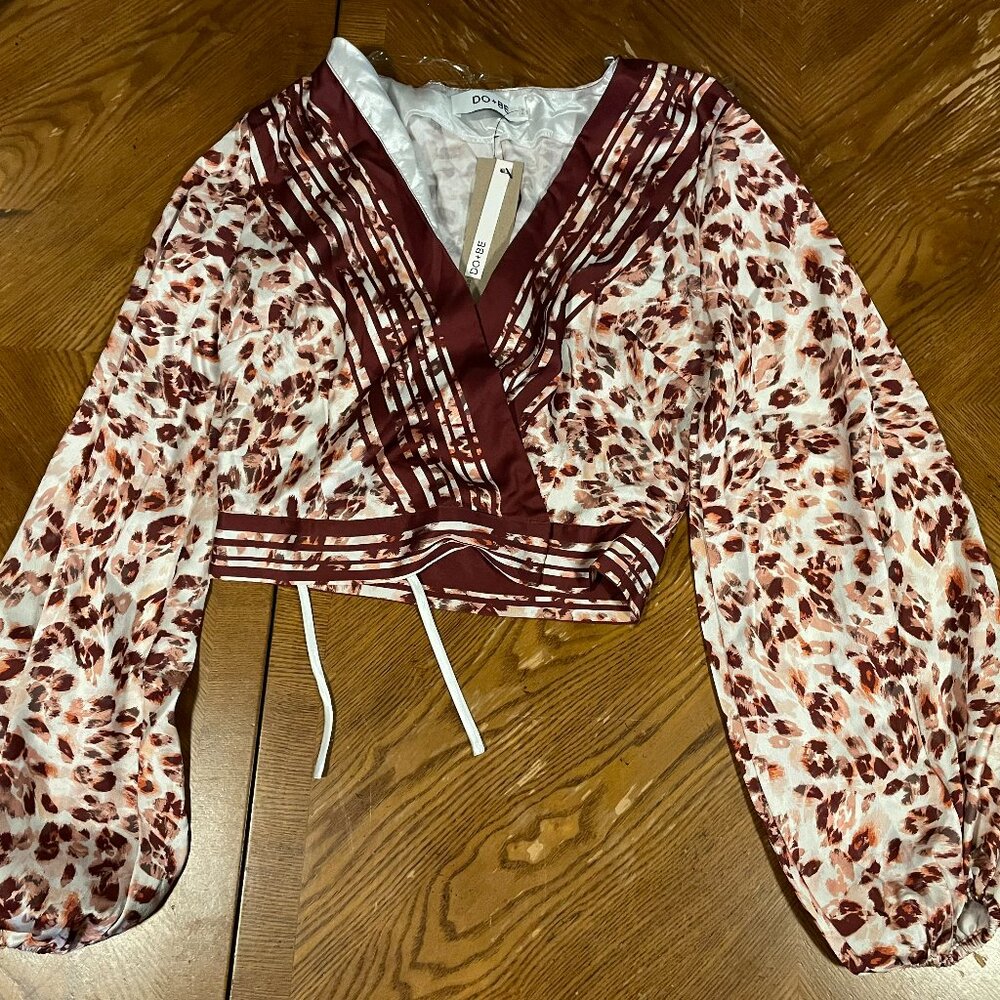 Do+Be Womens Shirt: Silk, Cropped, Long Sleeve: New With Tags: Size Small